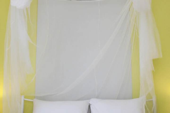 Room 12 of 80
