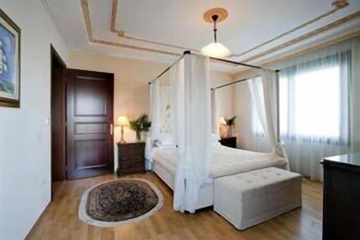 Room 10 of 57