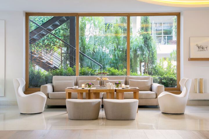 Lounge 129 of 138