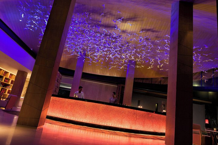 Lounge 142 of 183