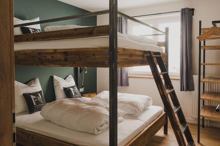 Room 10 of 36