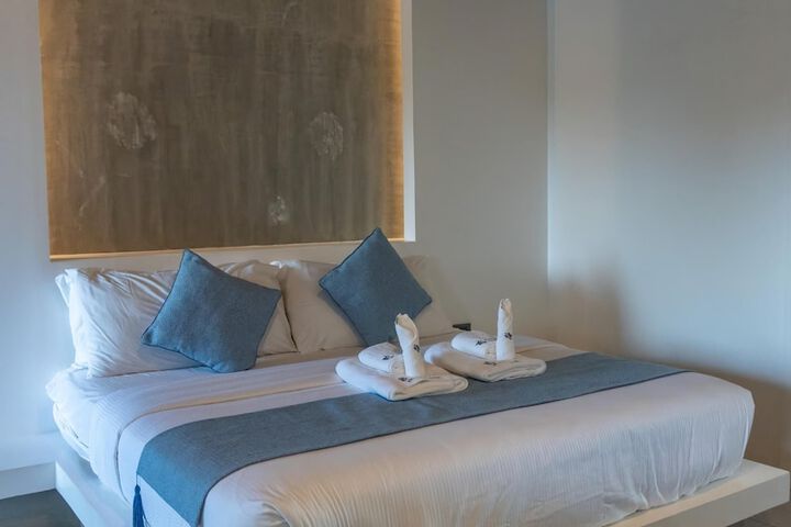 Room 18 of 120