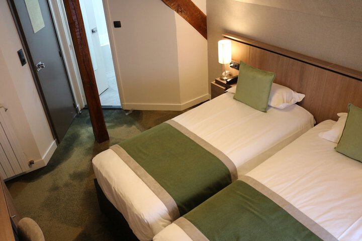Room 5 of 94