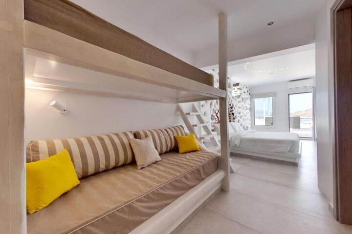 Room 3 of 106