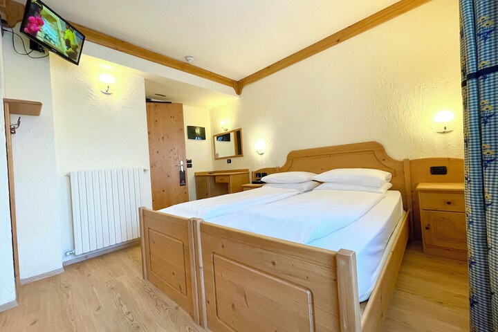 Room 33 of 69