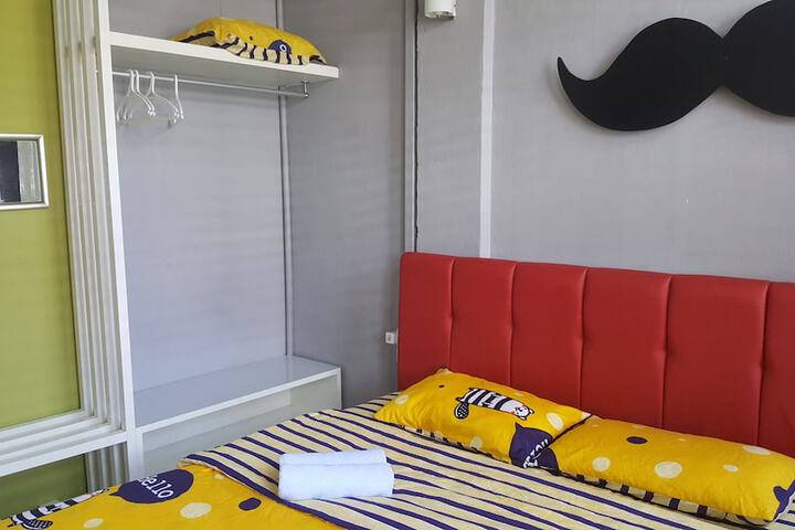 Room 4 of 25