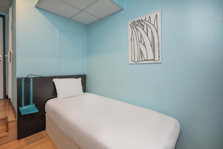 Room 10 of 26