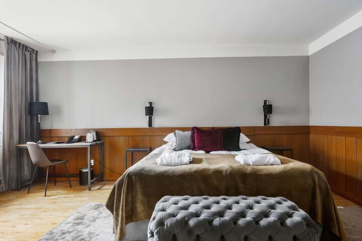 Room 17 of 57