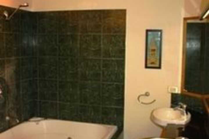 Room 3 of 8