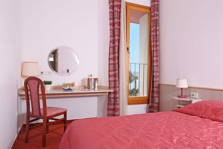 Room 4 of 35