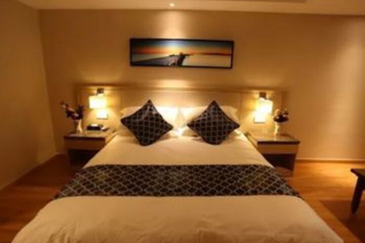 Room 13 of 21