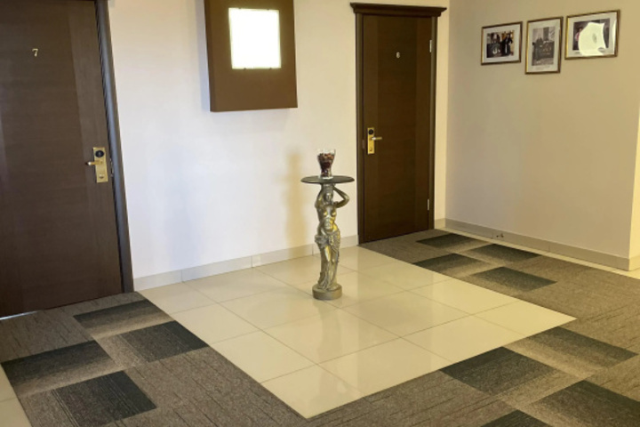 Room 4 of 18