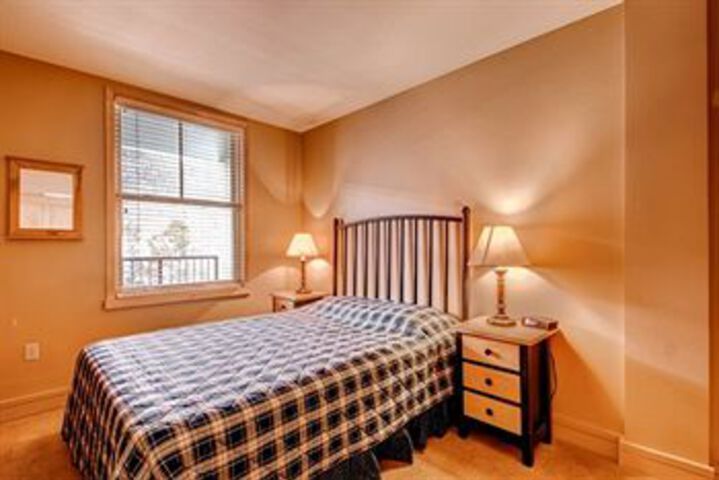 Room 5 of 10