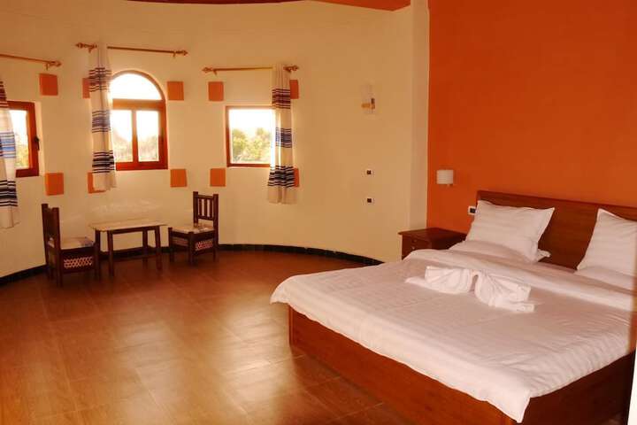 Room 5 of 28