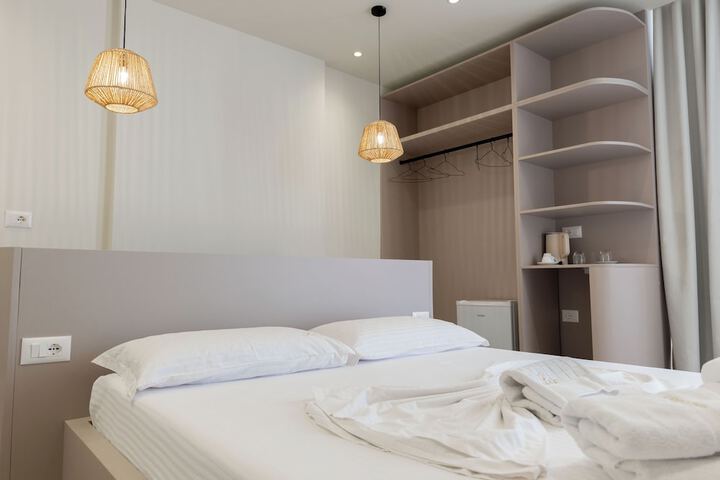 Room 44 of 175
