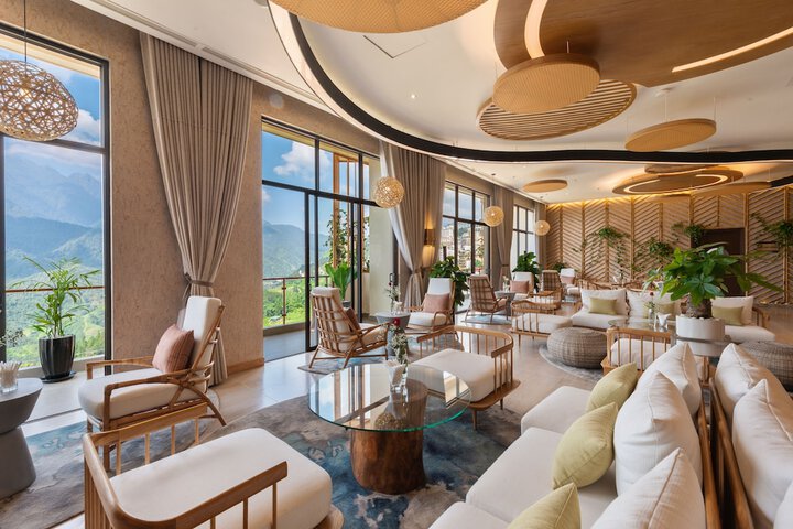 Lounge 70 of 86