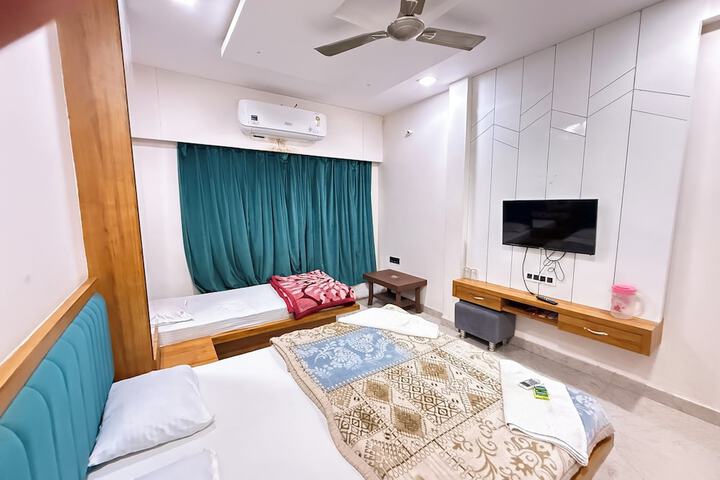 Room 9 of 19