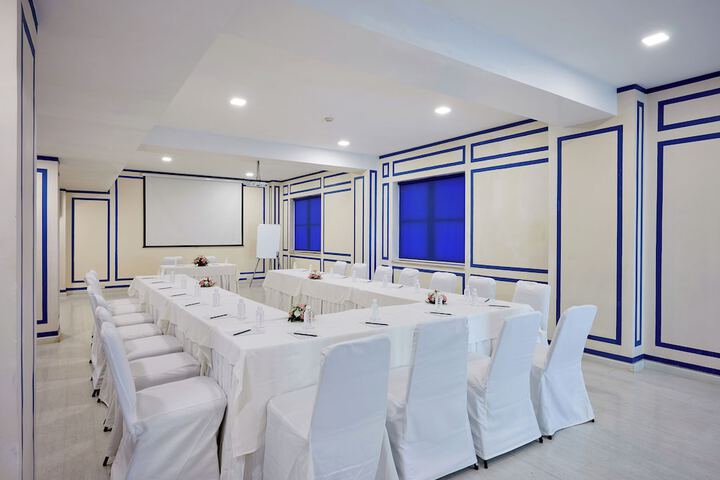 Ballroom/Hall 31 of 38