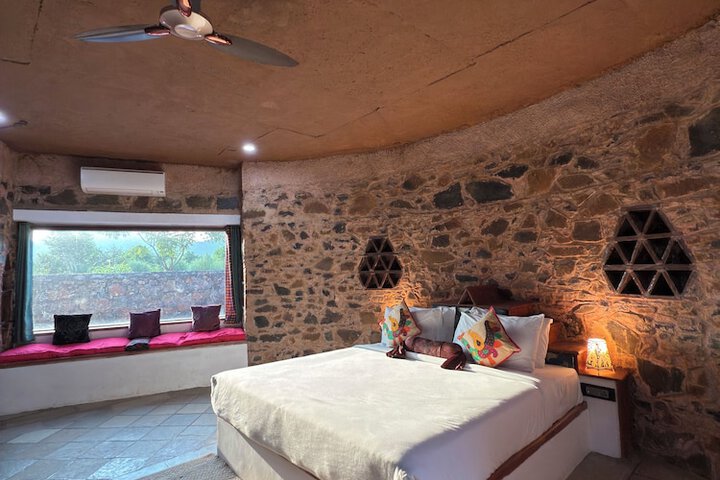 Room 20 of 172