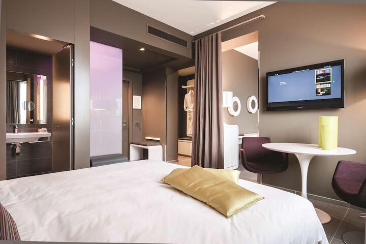 Room 12 of 76