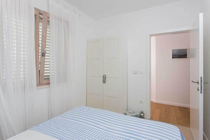 Room 15 of 66