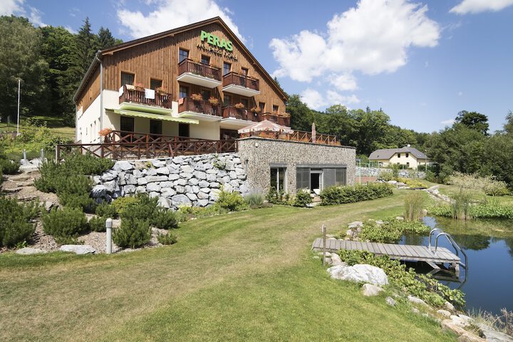 Hotel Exterior 94 of 116
