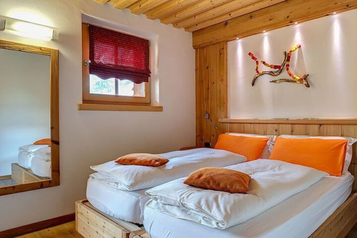 Room 2 of 25