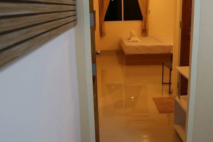 Room 6 of 11