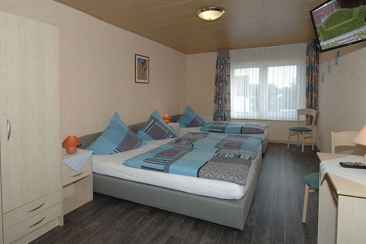 Room 10 of 37