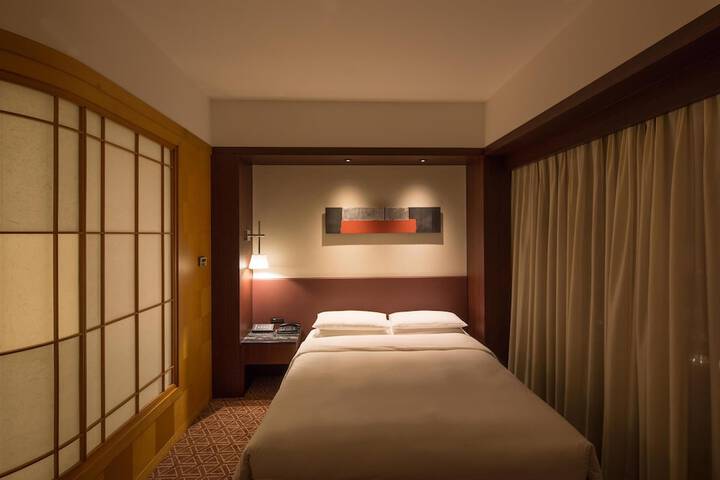 Room 5 of 124