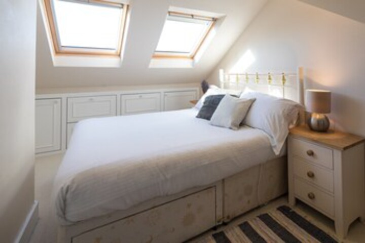 Room 2 of 44