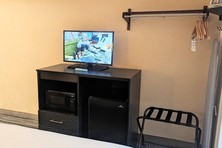 Room 6 of 19