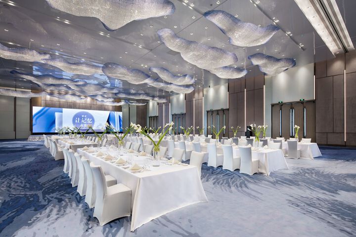 Ballroom/Hall 59 of 72