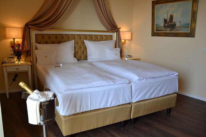 Room 5 of 68