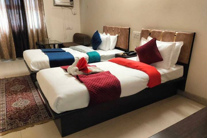 Room 9 of 31