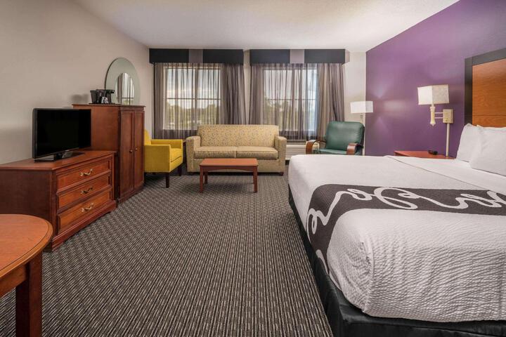 1 King Bed Mobility Hearing Impaired Accessible Room (1 of 12)