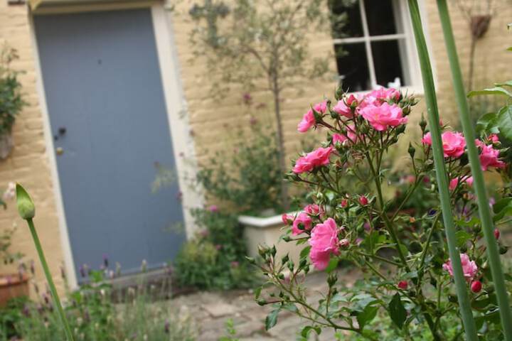 Hotel Exterior 26 of 29