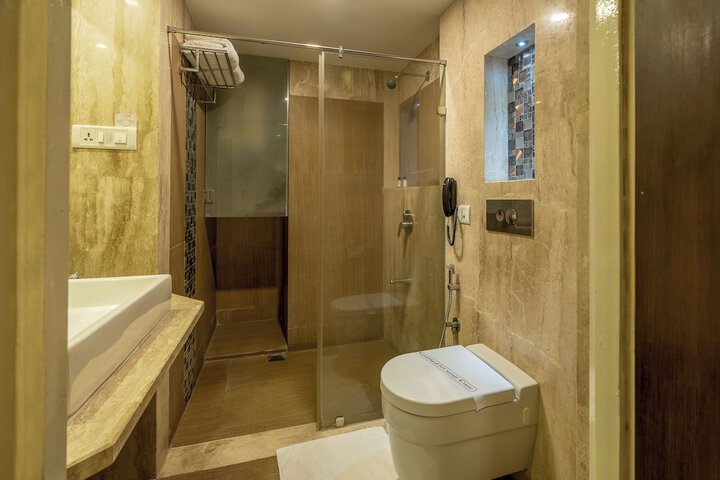 Room 15 of 34