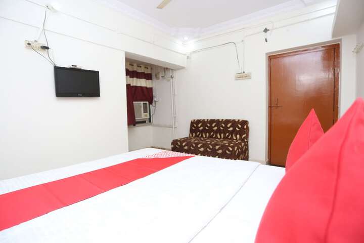 Room 9 of 19