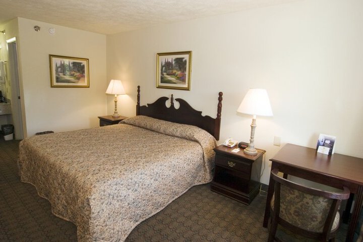 Oak Tree Inn Macon Mississippi in Macon, MS