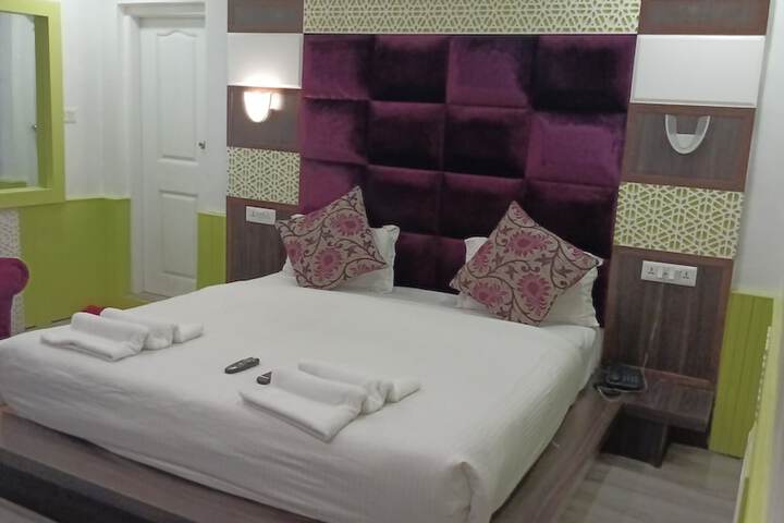 Room 6 of 24