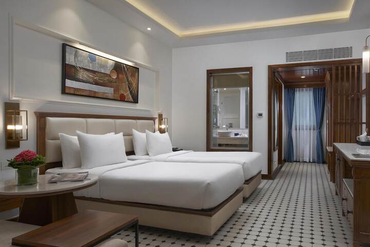 Room 37 of 184