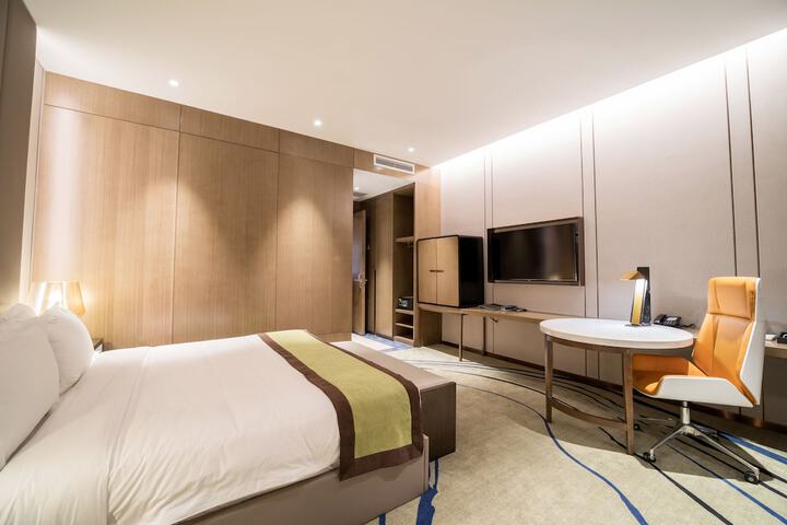 Room 6 of 36