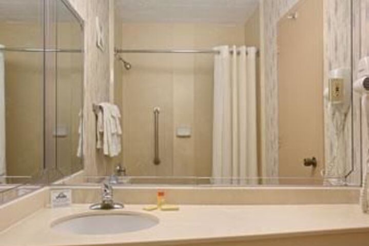 Room 4 of 6