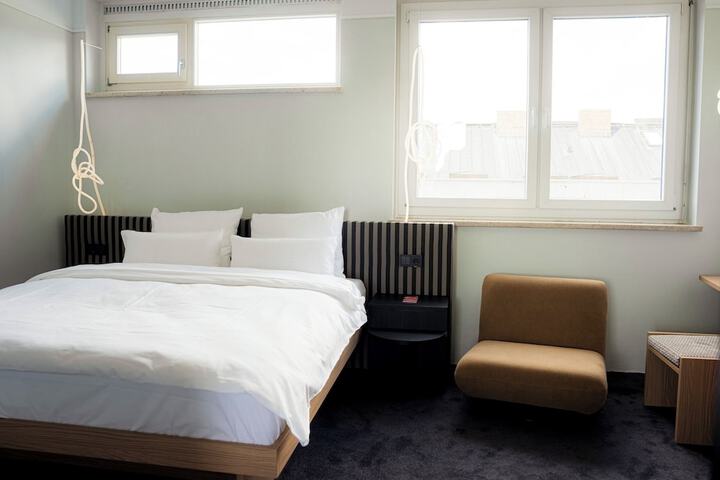 Room 34 of 73