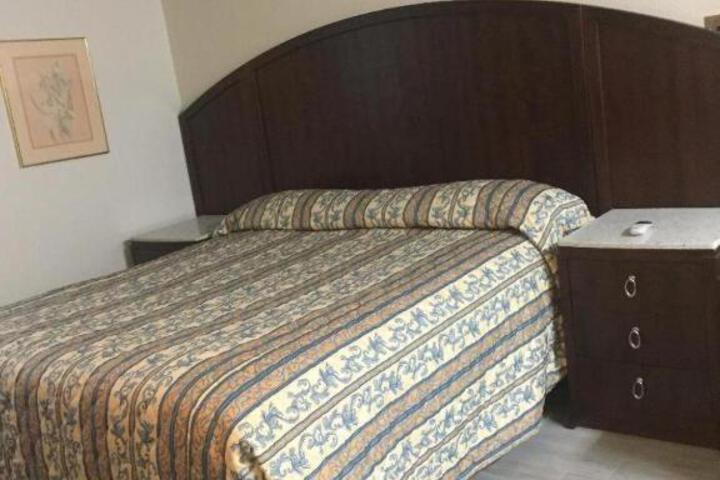 Comfort Room 1 King Bed (4 of 5)