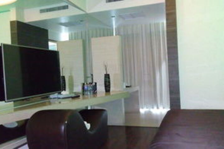 Room 6 of 6