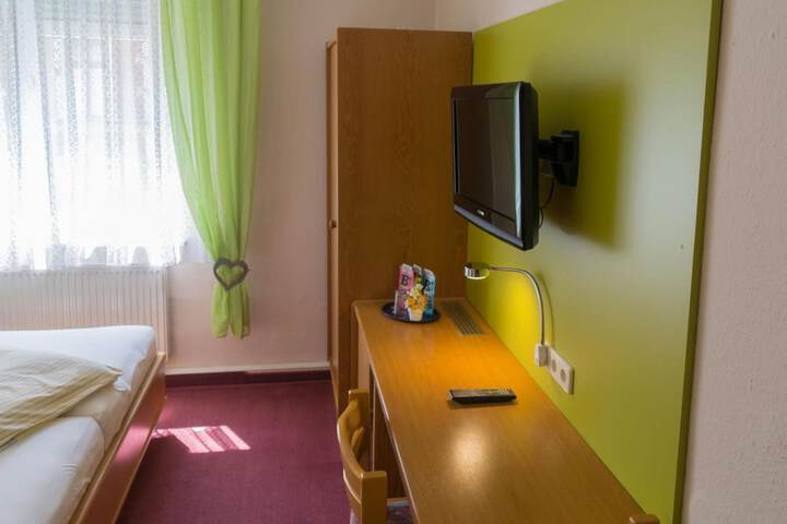 Room 11 of 35