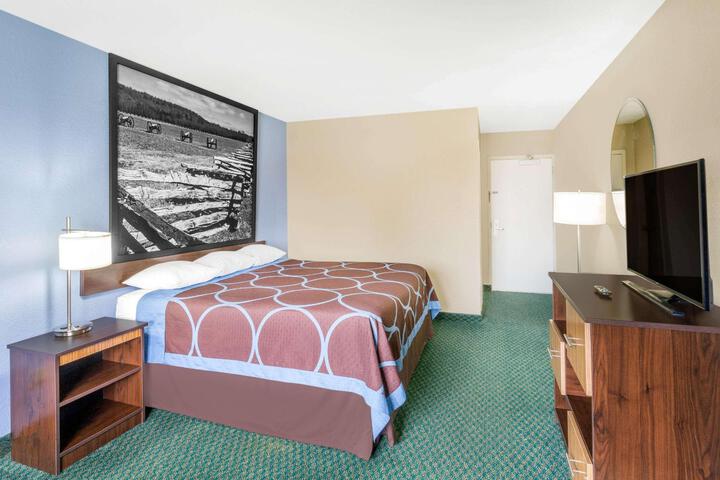 1 King Bed (2 of 26)