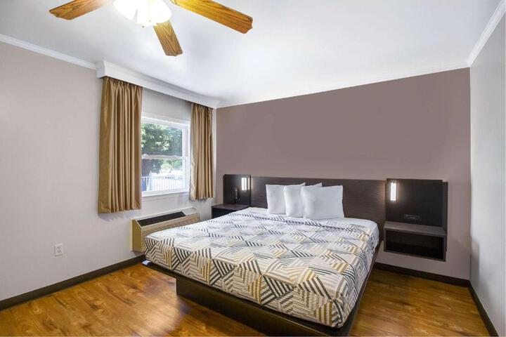 Deluxe Room 2 Double Beds Refrigerator, Microwave (4 of 15)